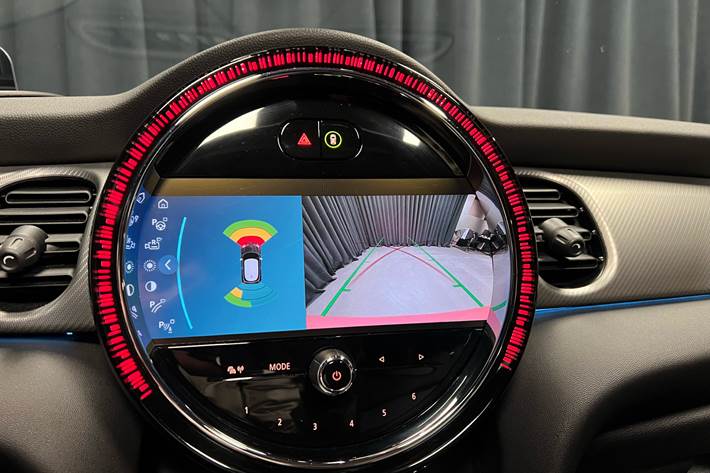 Rød Mini Cooper fra 2023