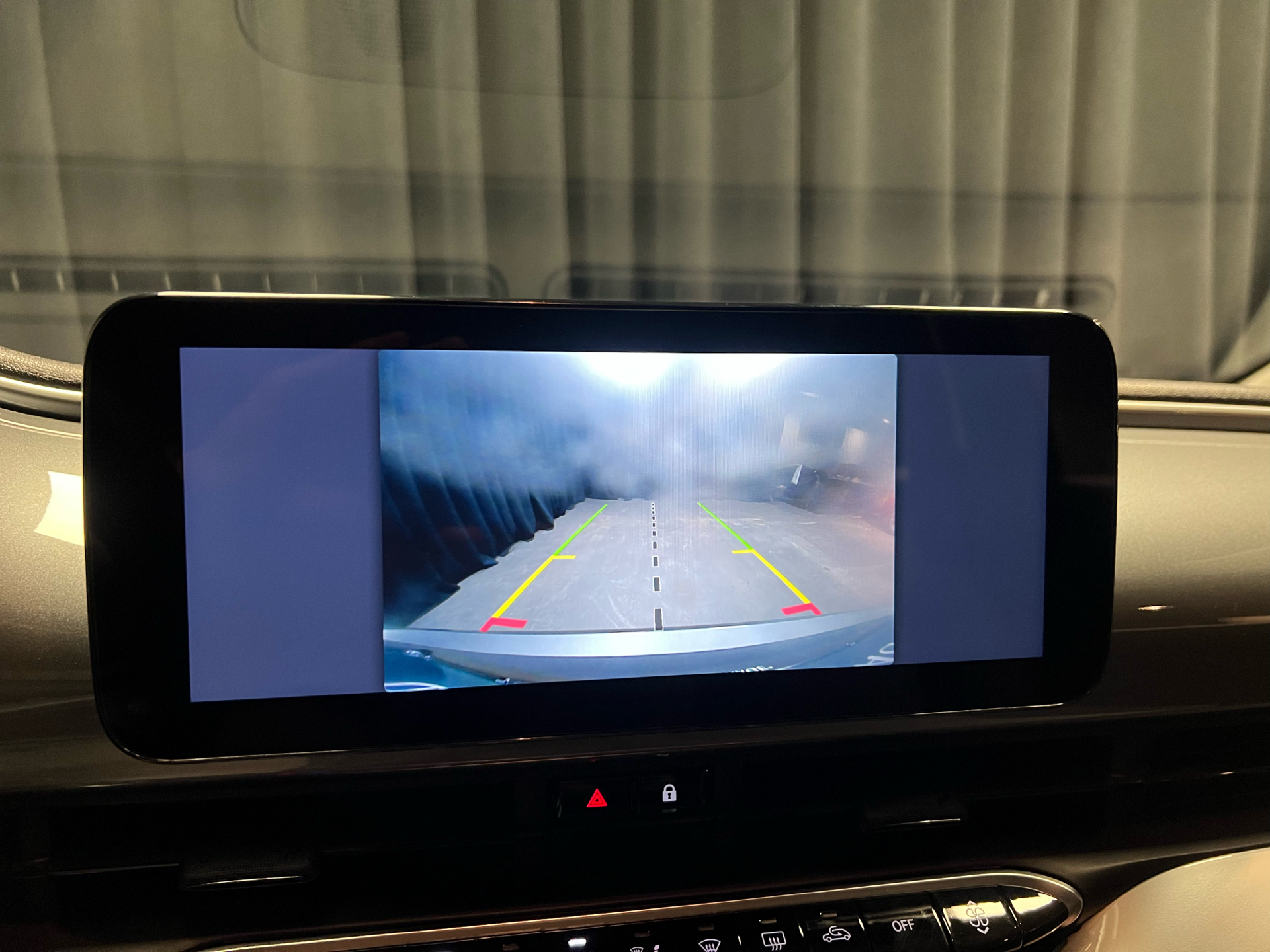 Grå Fiat 500e fra 2023