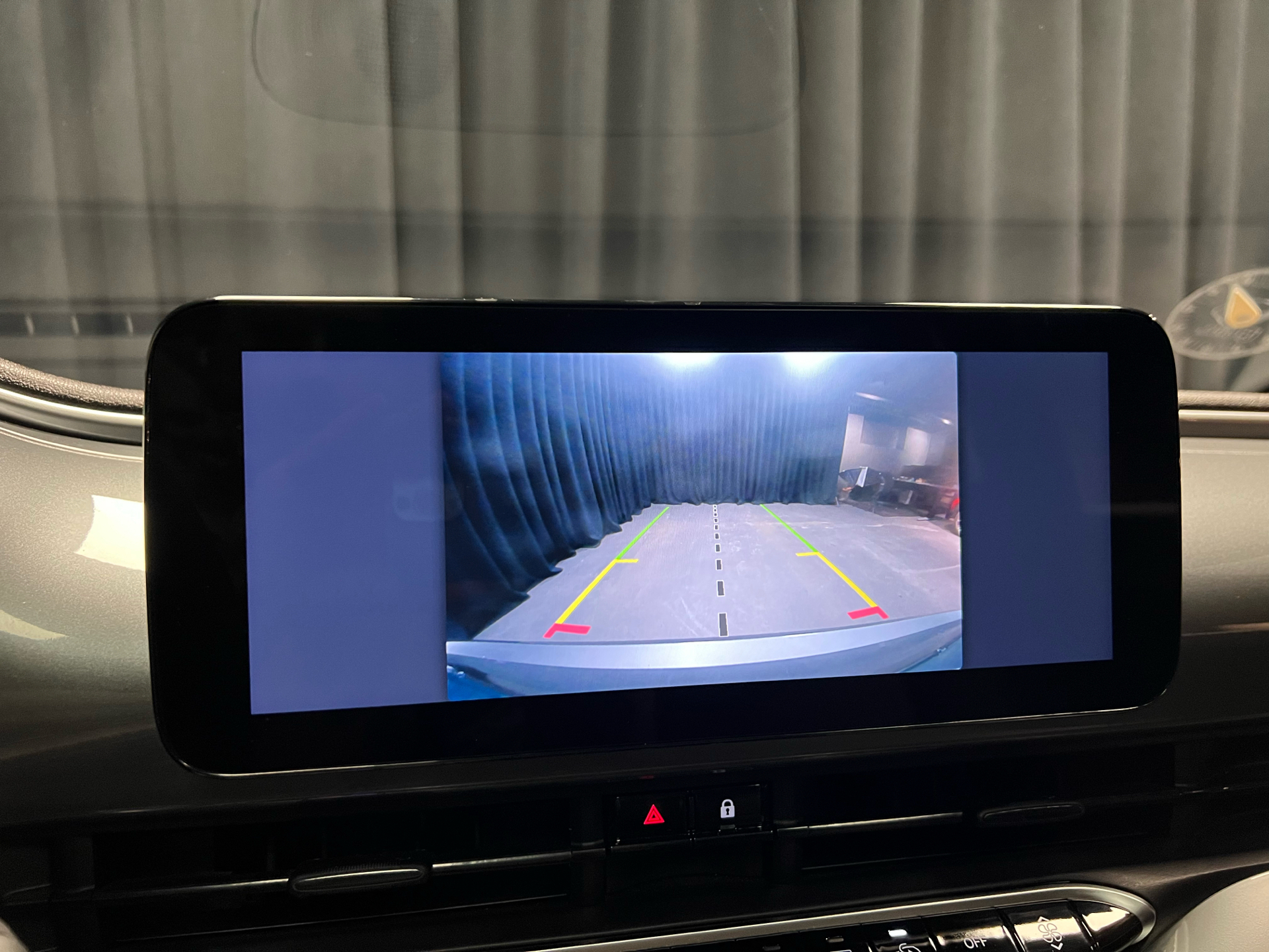 Grå Fiat 500e fra 2023