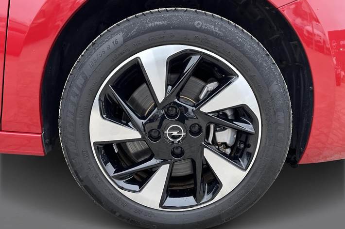 Rød Opel Corsa-e fra 2024