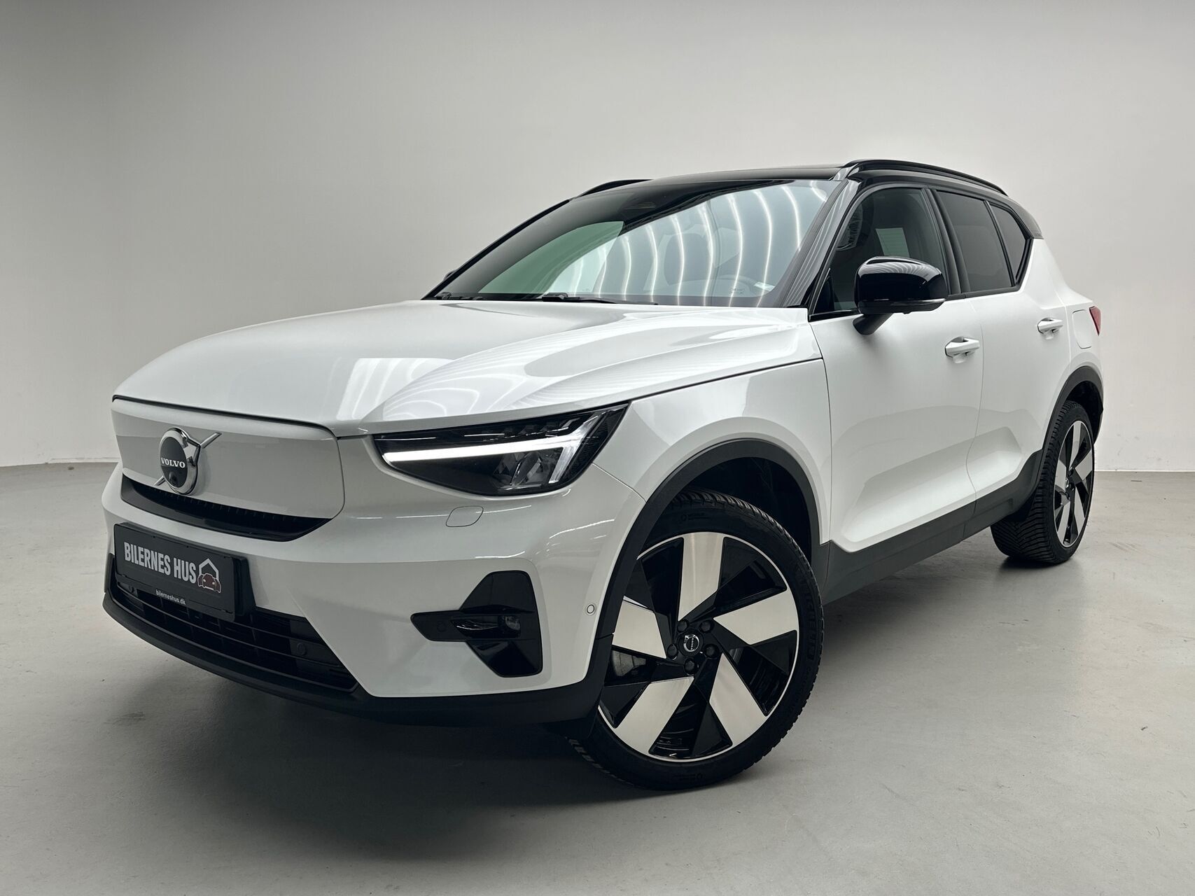 Hvid Volvo XC40 fra 2023