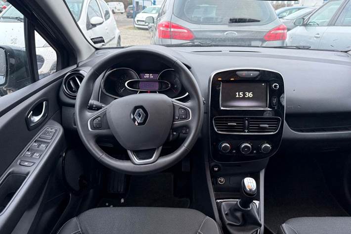 Grå Renault Clio IV fra 2018