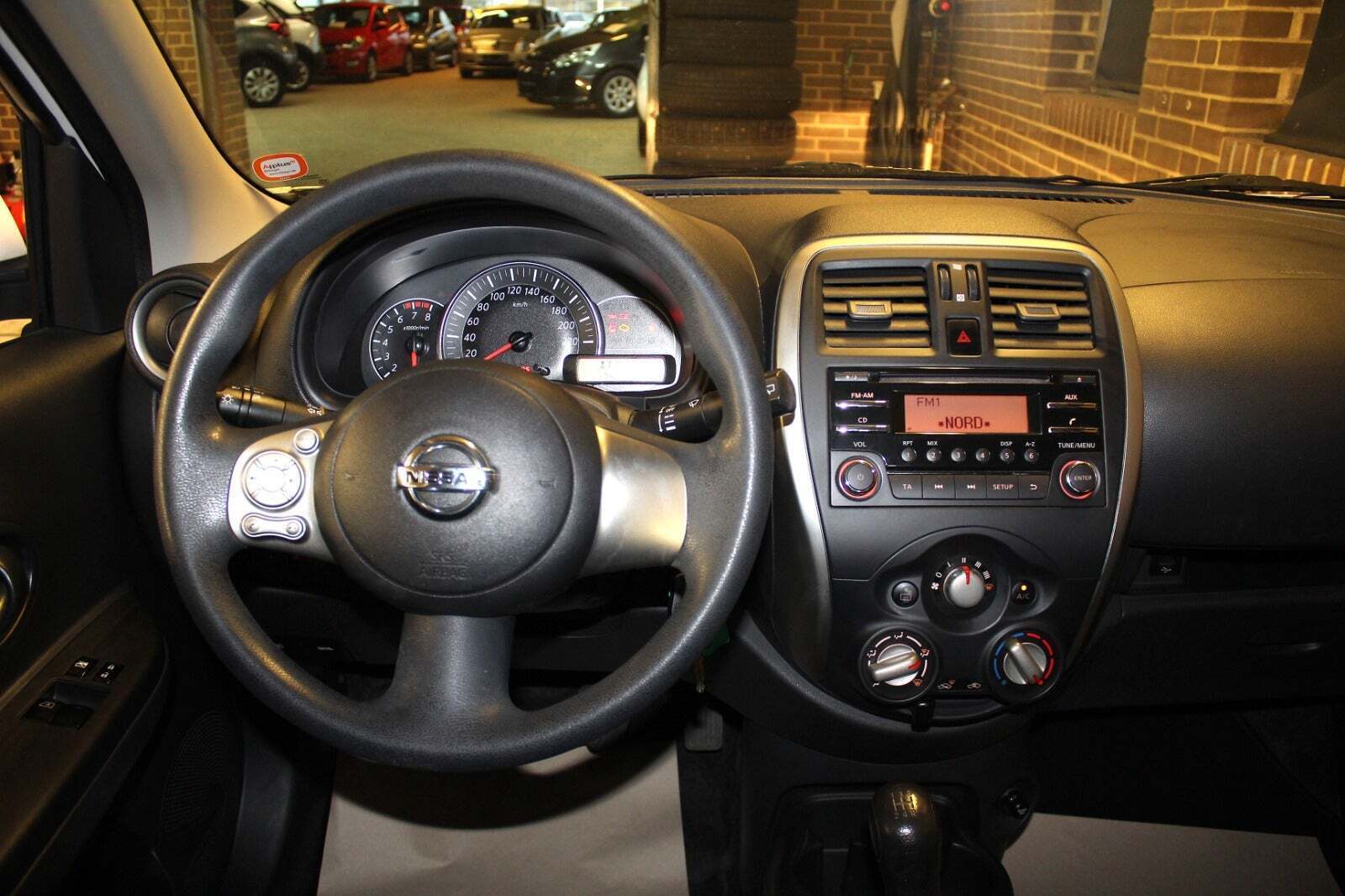 Hvid Nissan Micra fra 2015