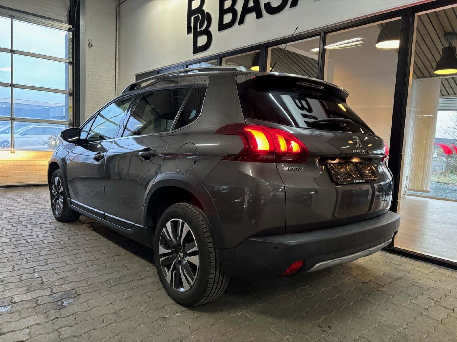 Peugeot 2008 1,6 BlueHDi 100 Allure Sky