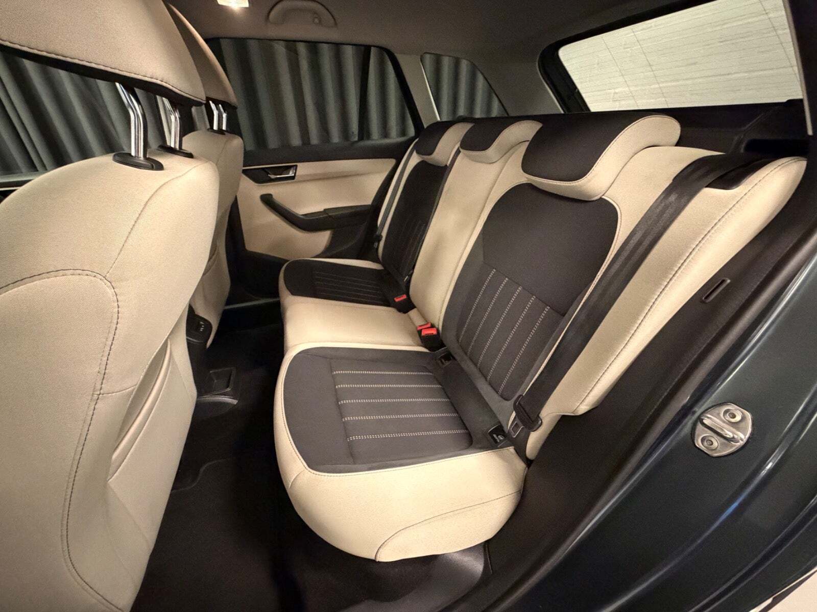 Grå Skoda Fabia fra 2019