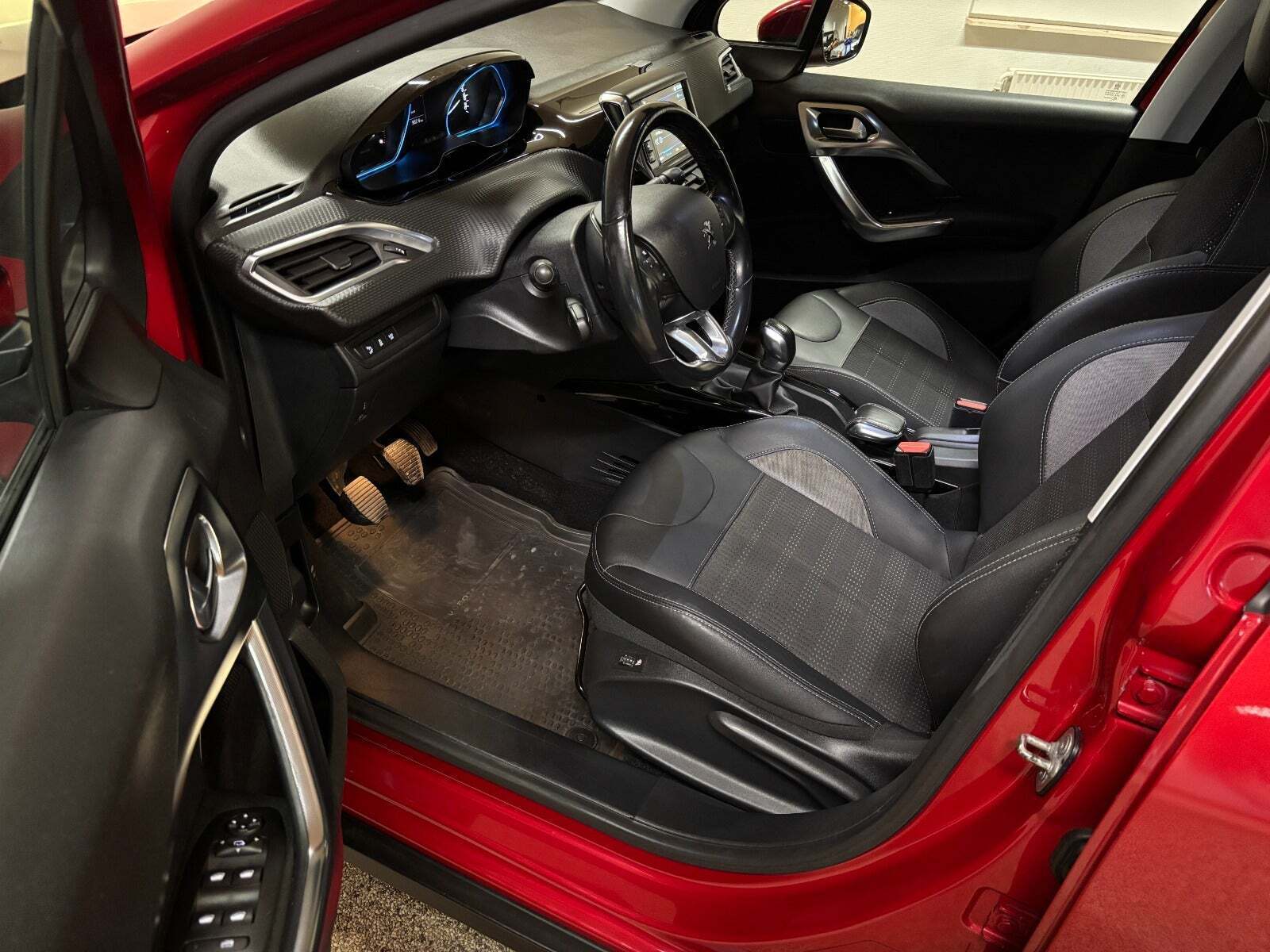 Peugeot 2008 1,6 BlueHDi 100 Desire Sky