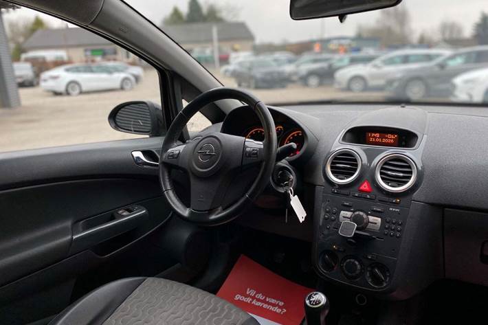 Sort Opel Corsa fra 2011