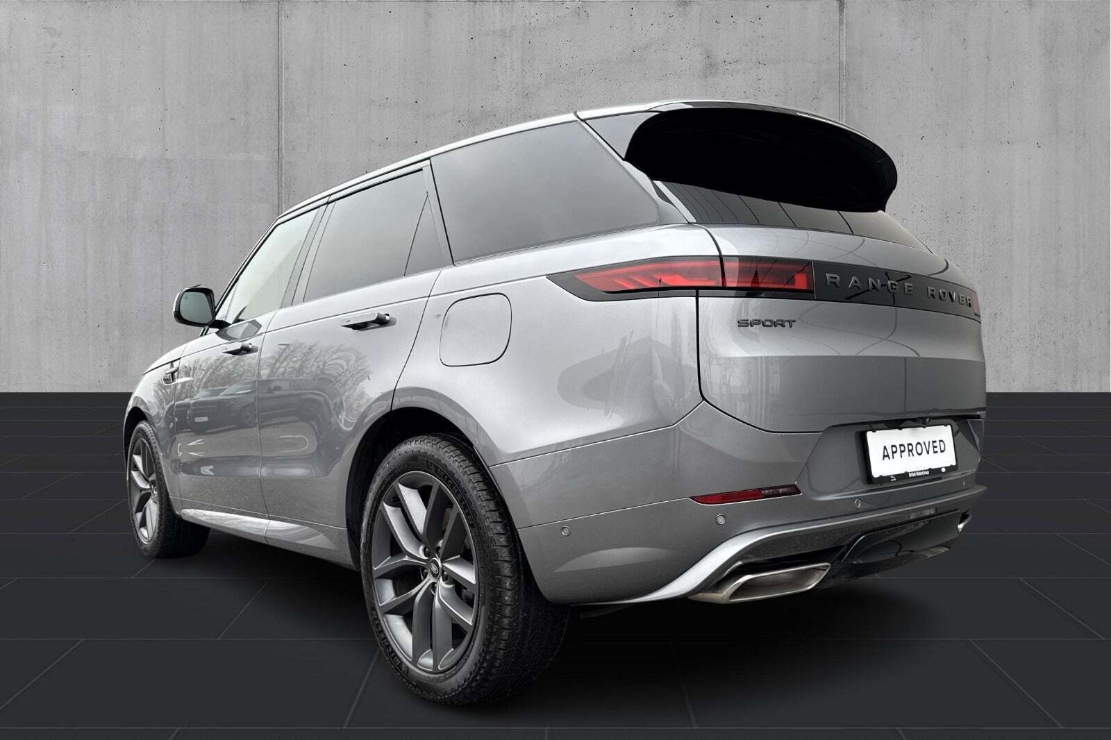 Grå Land Rover Range Rover sport fra 2025