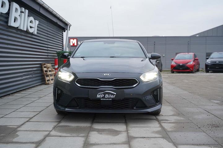 Grå Kia ProCeed fra 2020 set udefra