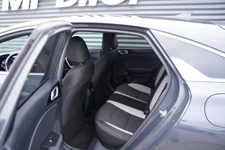 Grå Kia ProCeed fra 2020 set indefra