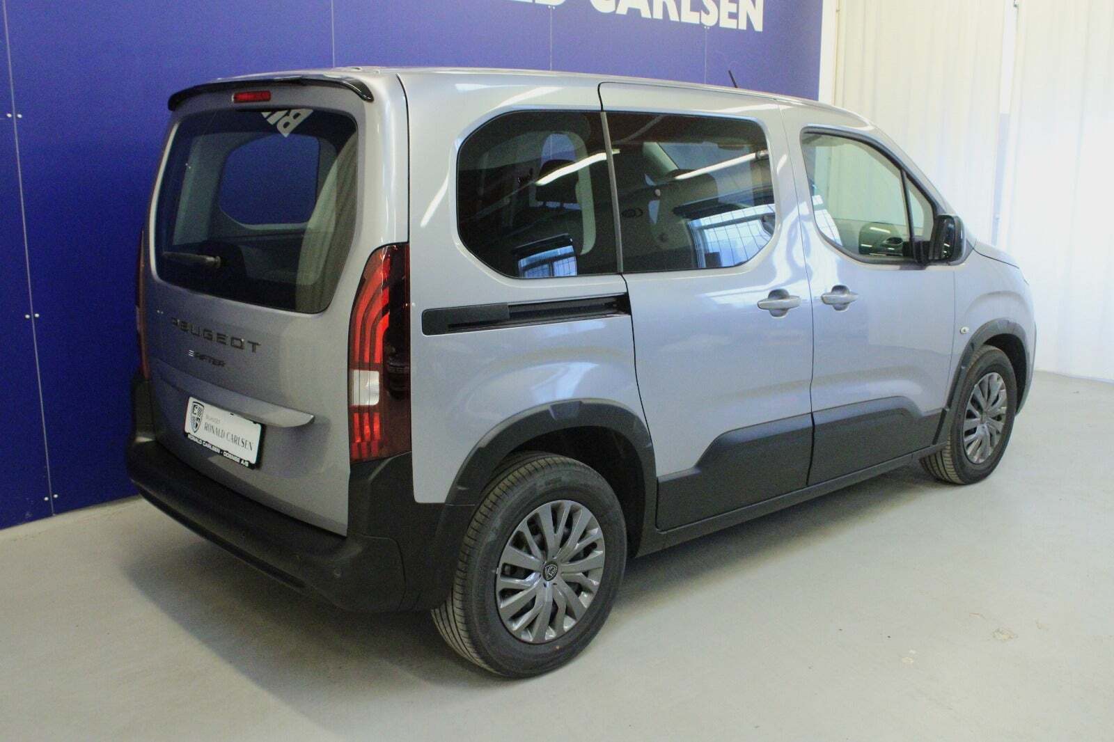 Sølv Peugeot e-Rifter fra 2024
