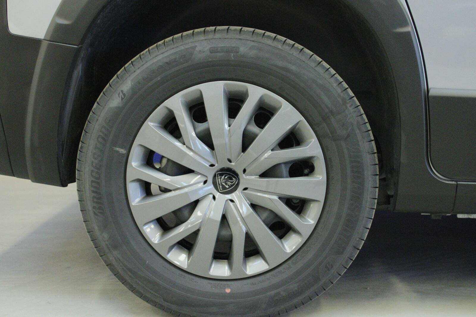 Sølv Peugeot e-Rifter fra 2024