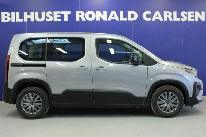 Sølv Peugeot e-Rifter fra 2024