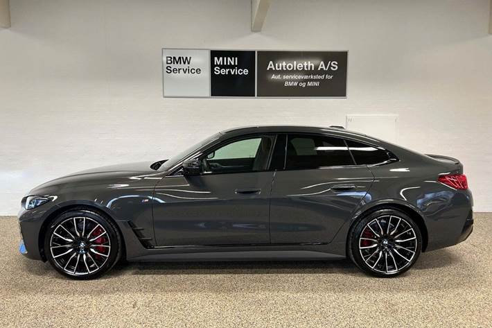 Grå BMW i4 fra 2025