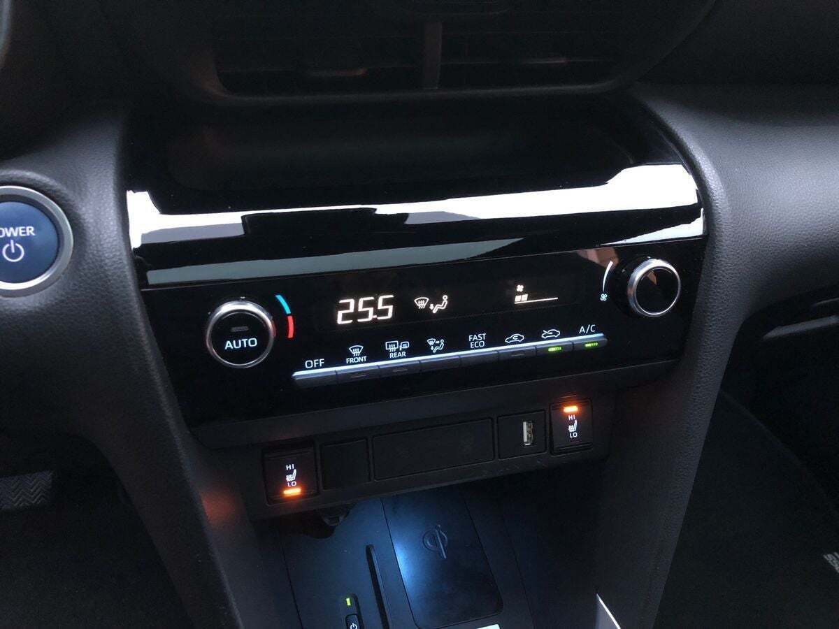 Gul Toyota Yaris Cross fra 2022