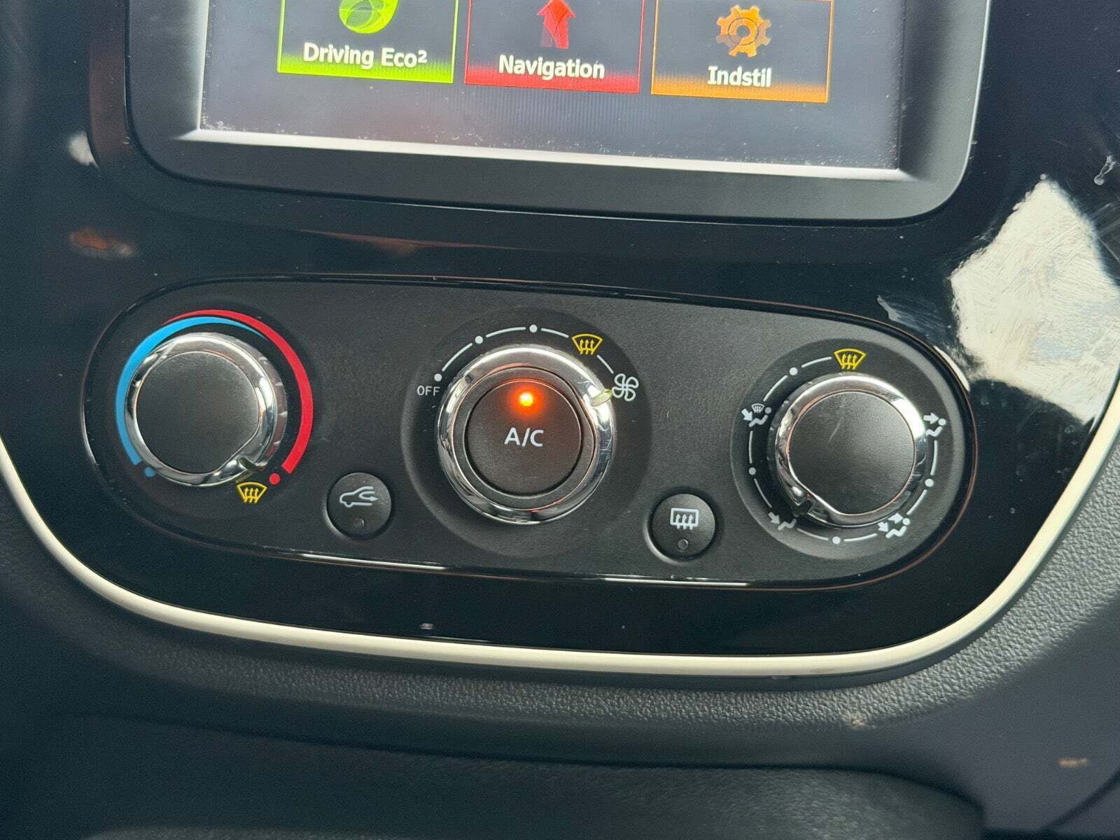 Grå Renault Captur fra 2017