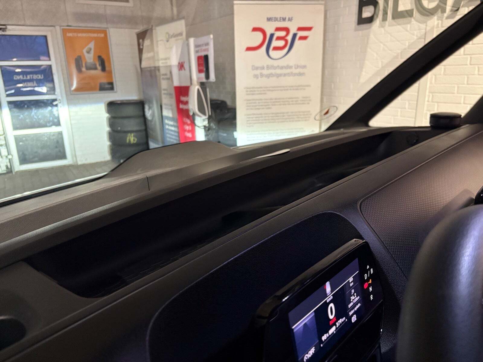 Grå VW ID.Buzz fra 2023