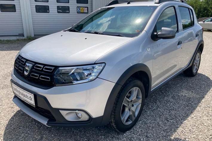 Sølv Dacia Sandero Stepway fra 2017
