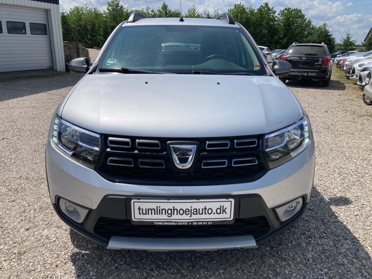 Sølv Dacia Sandero Stepway fra 2017