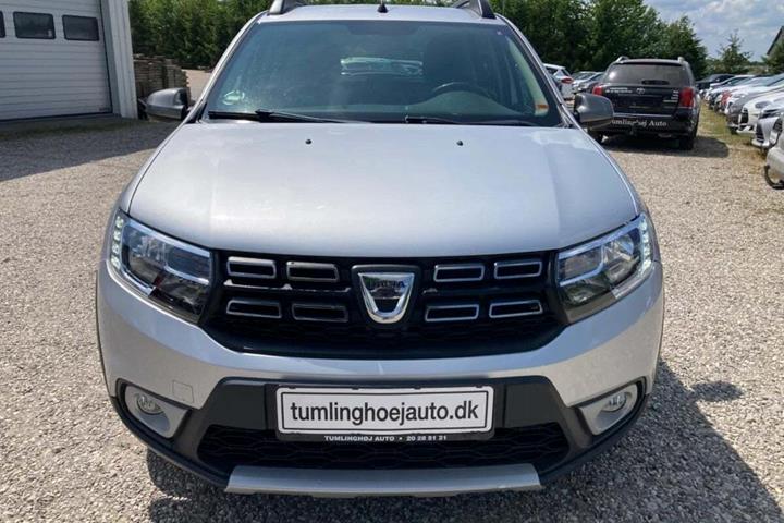 Sølv Dacia Sandero Stepway fra 2017