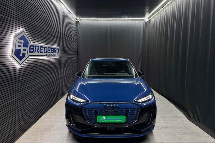 Blå Audi Q6 e-tron fra 2024