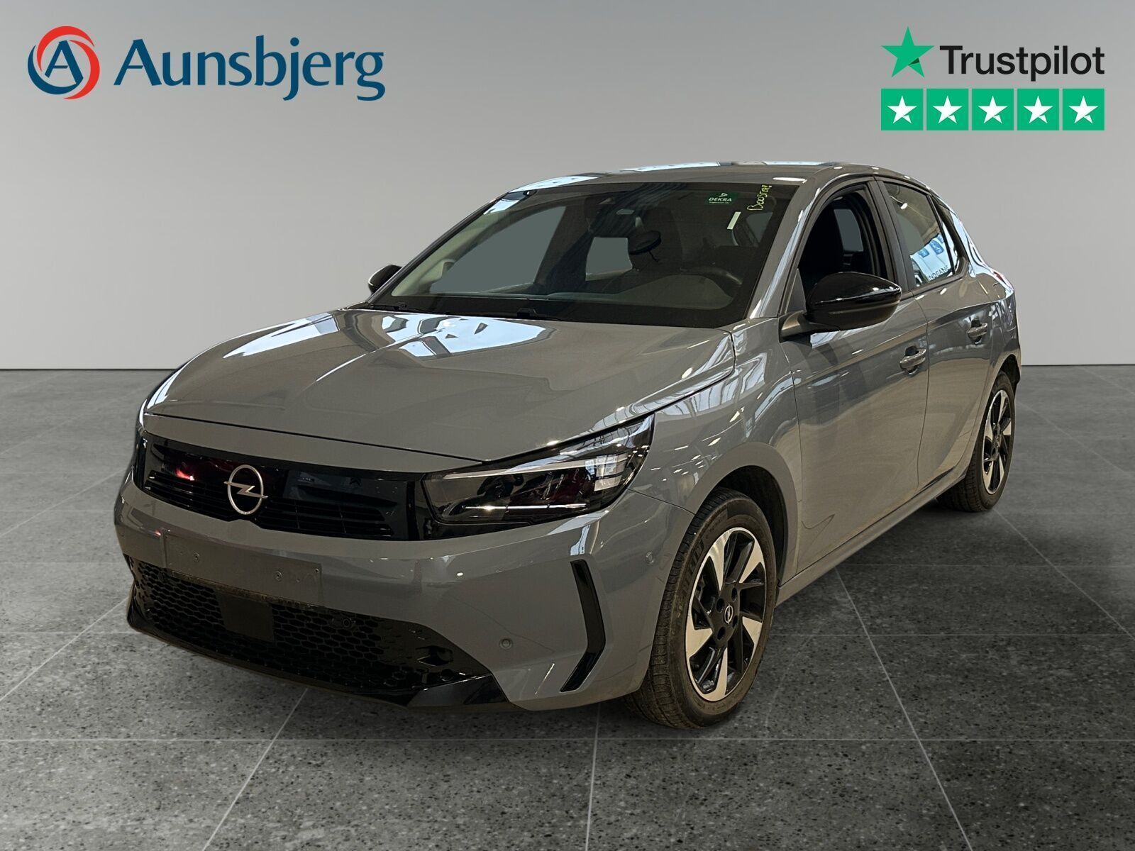 Grå Opel Corsa-e fra 2023