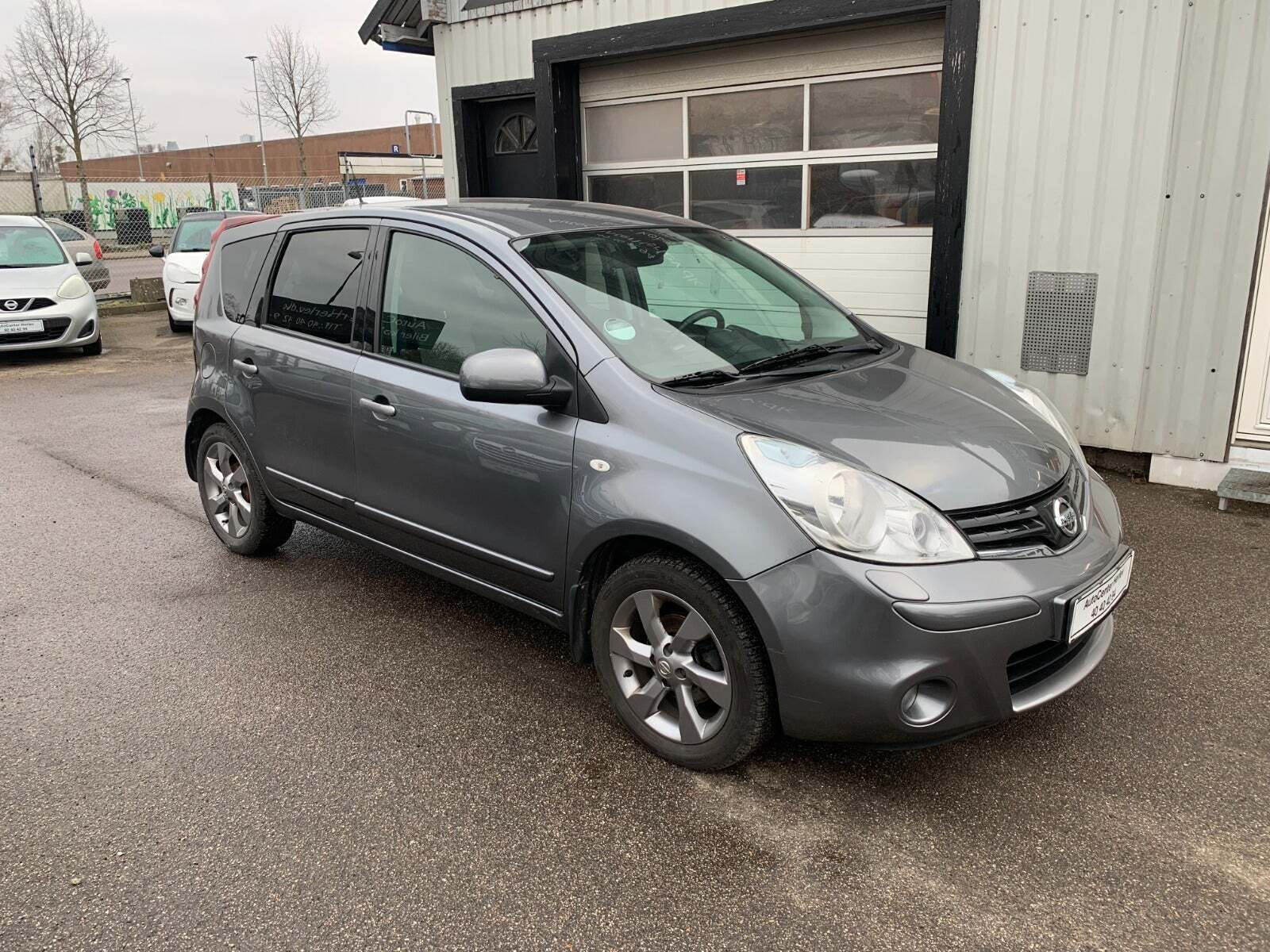 Grå Nissan Note fra 2011