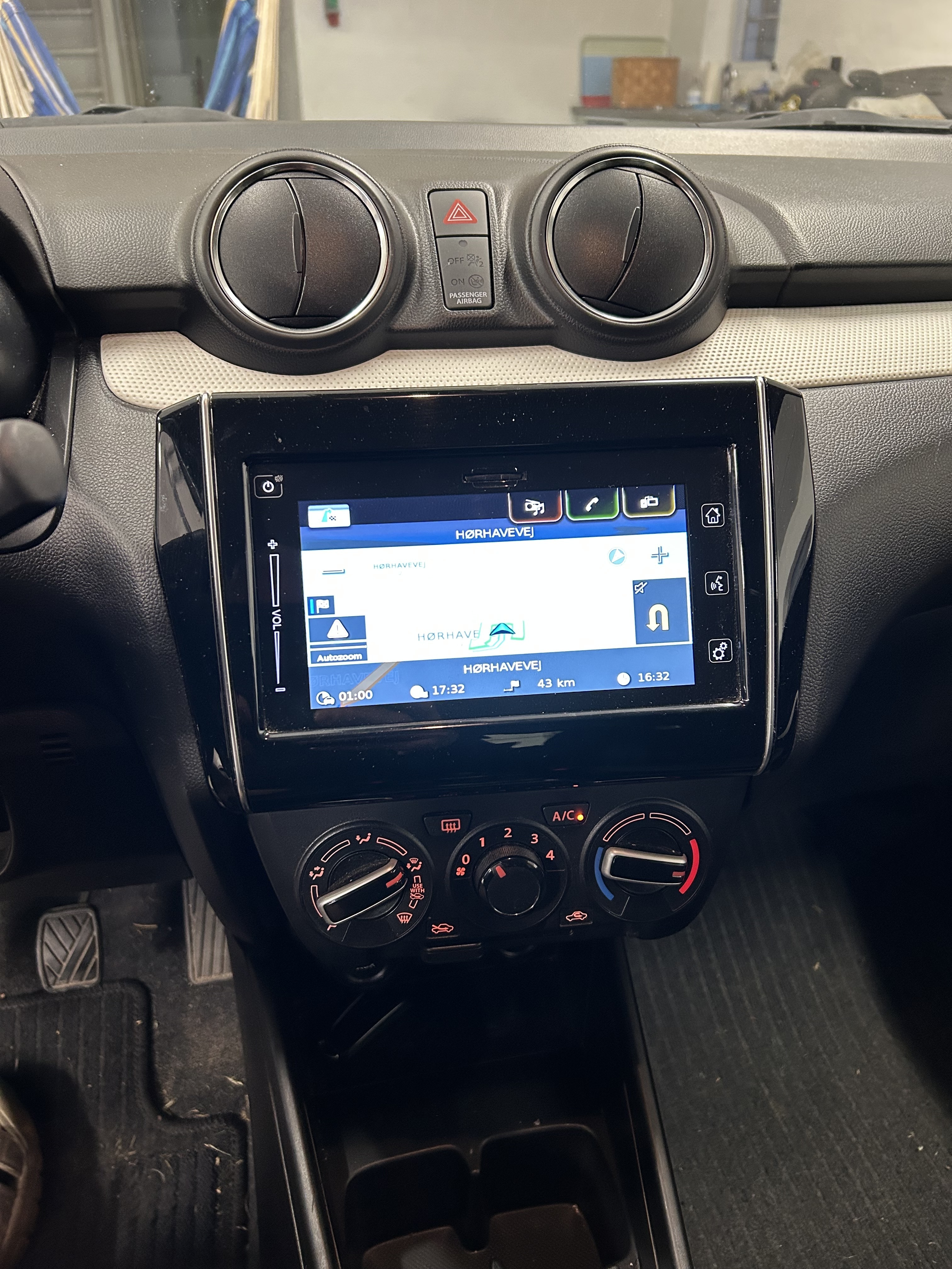 Orange Suzuki Swift fra 2023