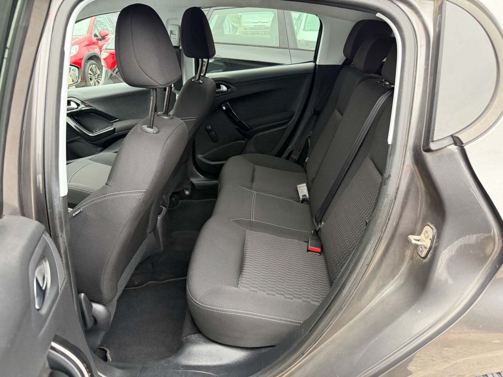 undefined Peugeot 208 fra 2018