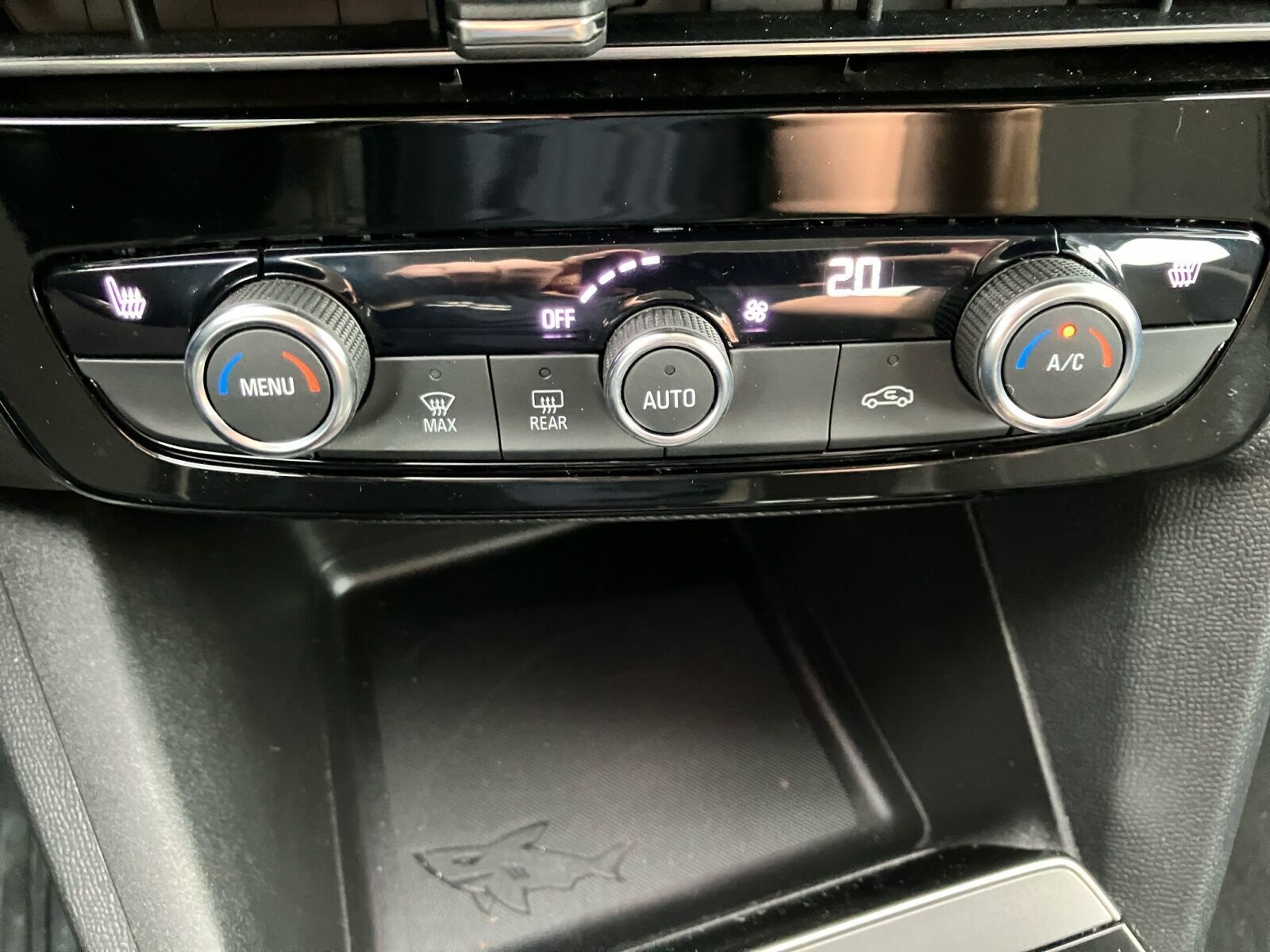 Grøn Opel Mokka-e fra 2023