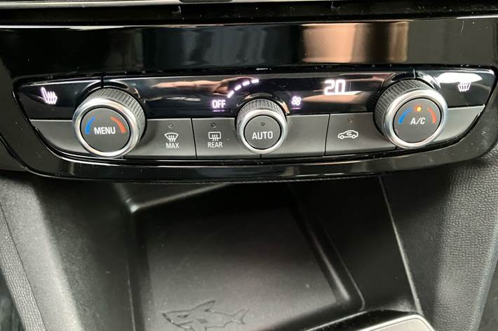 Grøn Opel Mokka-e fra 2023