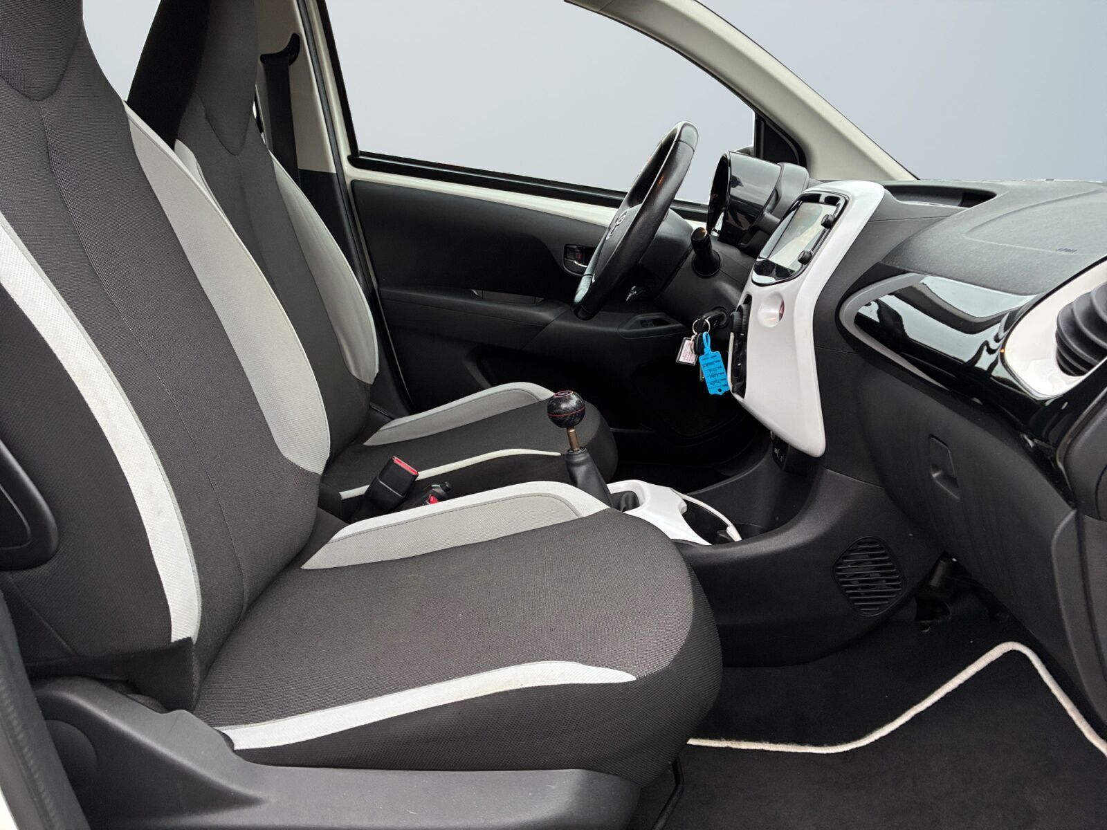 Hvid Toyota Aygo fra 2016