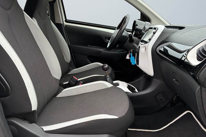 Hvid Toyota Aygo fra 2016