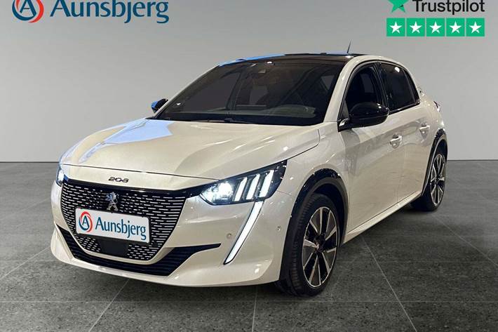 Hvid Peugeot e-208 fra 2022 set udefra