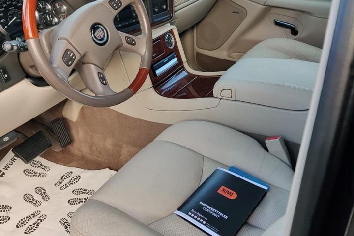 Sort Cadillac Escalade fra 2005