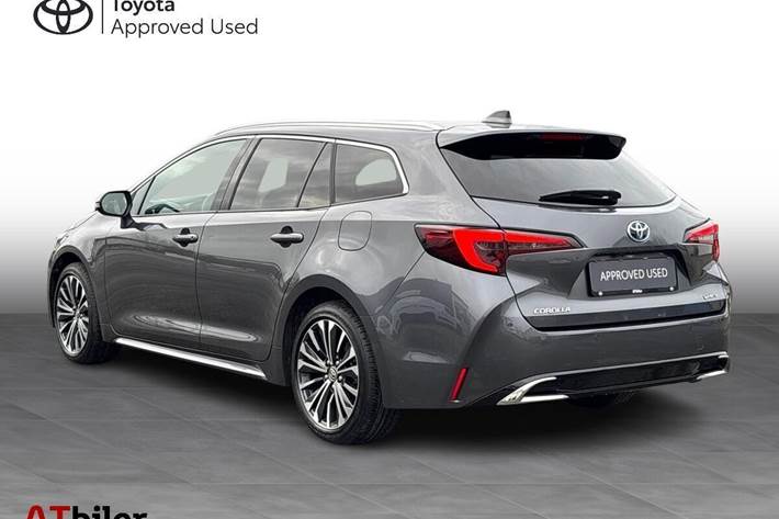 Grå Toyota Corolla fra 2024