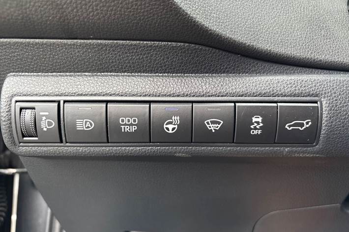 Grå Toyota Corolla fra 2024