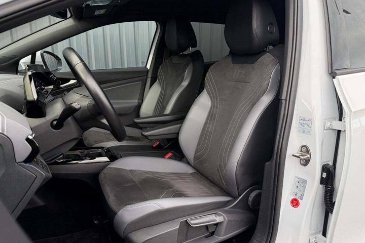 Hvid VW ID.4 fra 2023