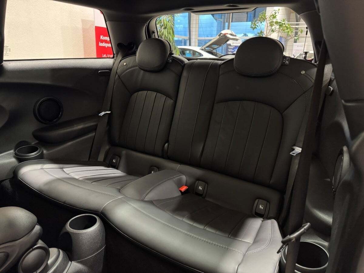 Sort Mini Cooper SE fra 2022