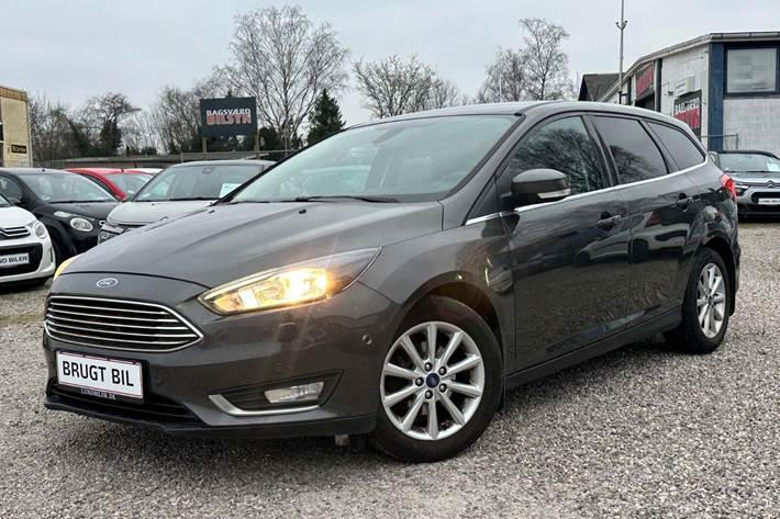 Grå Ford Focus fra 2017