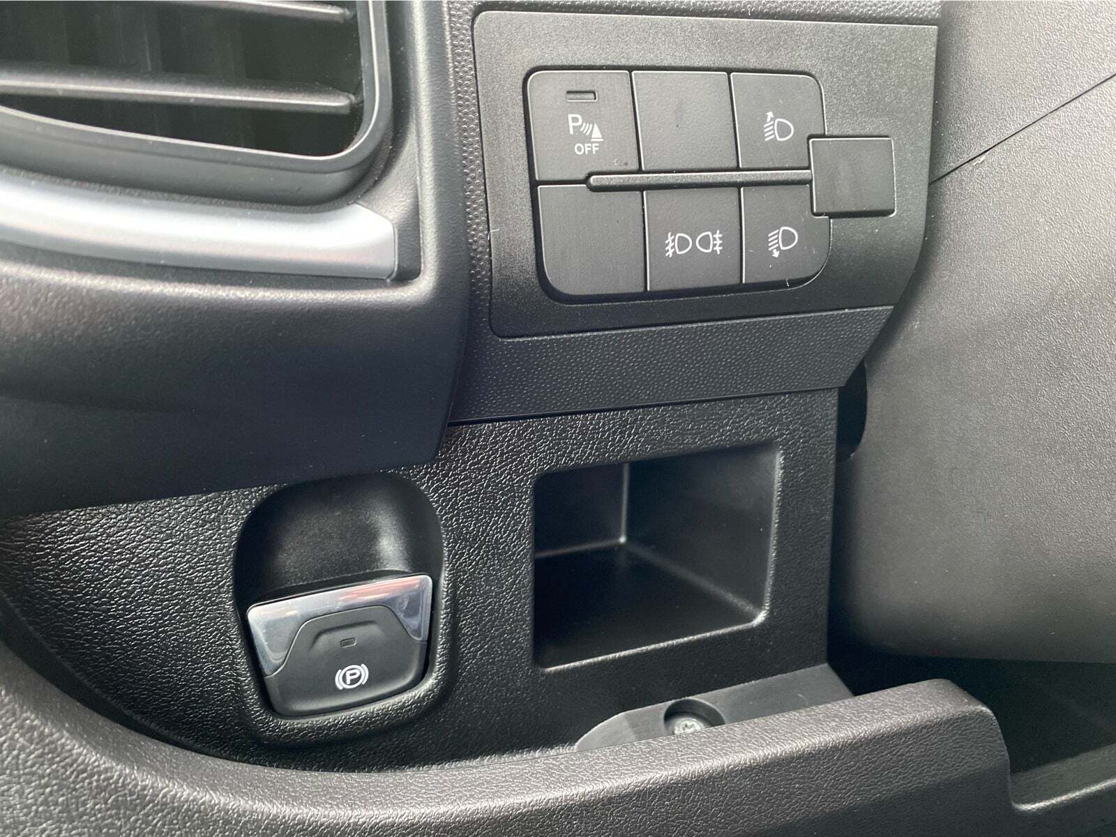 Grå Peugeot e-Boxer 435 fra 2024