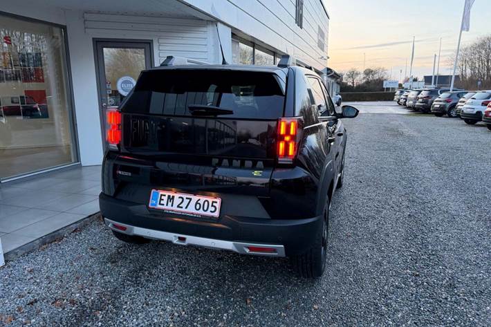 Sort Fiat Grande Panda E fra 2025 set udefra