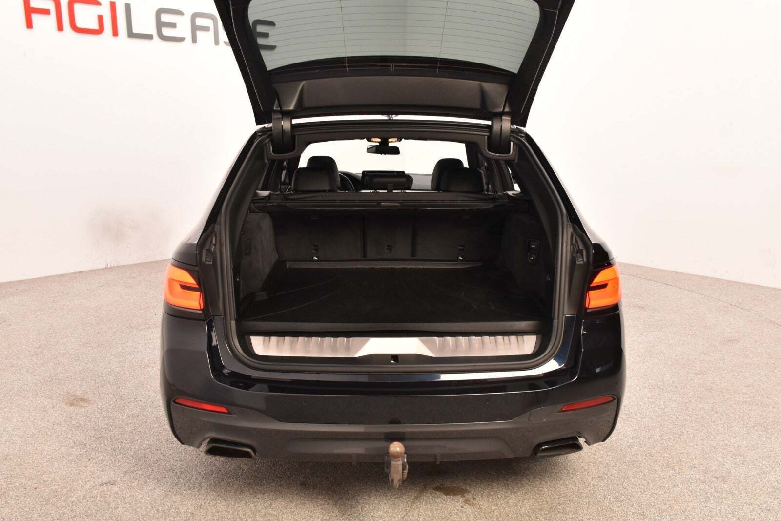 Sort BMW 530e fra 2021