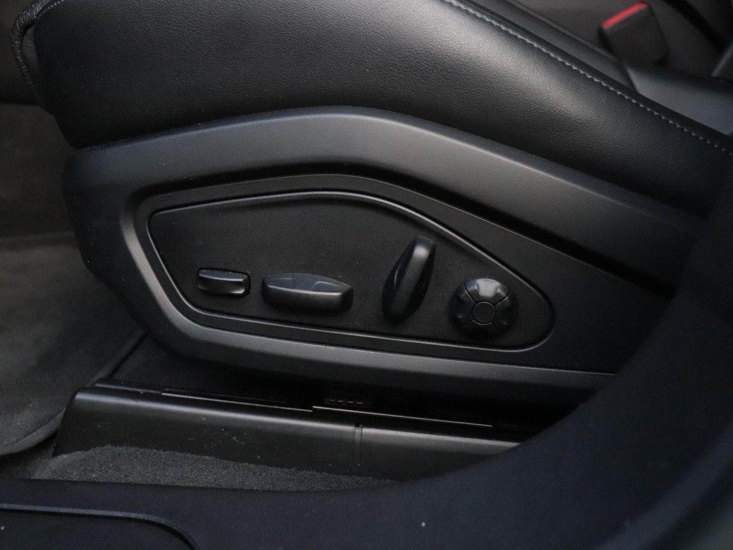 Brun Porsche Taycan fra 2022