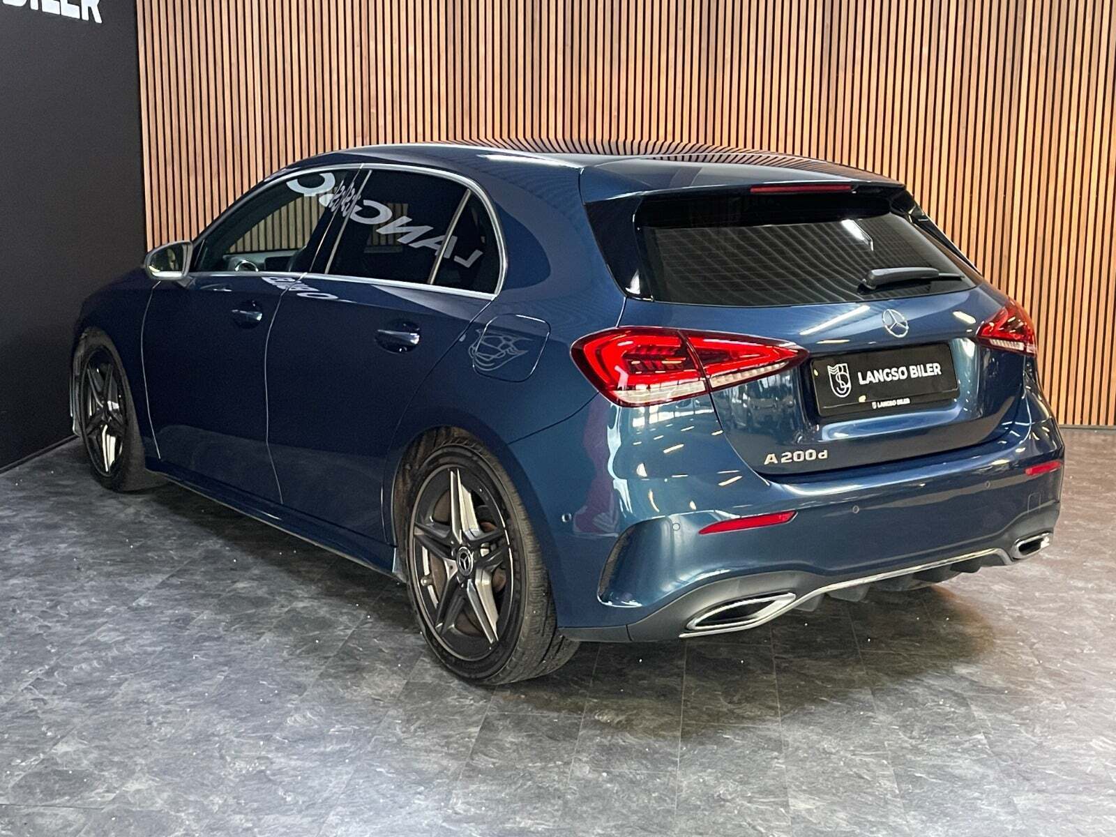 Blå Mercedes A200 d fra 2020