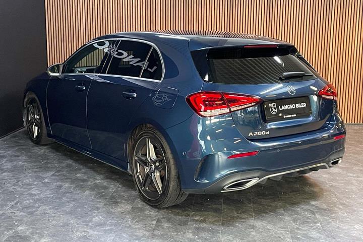 Blå Mercedes A200 d fra 2020