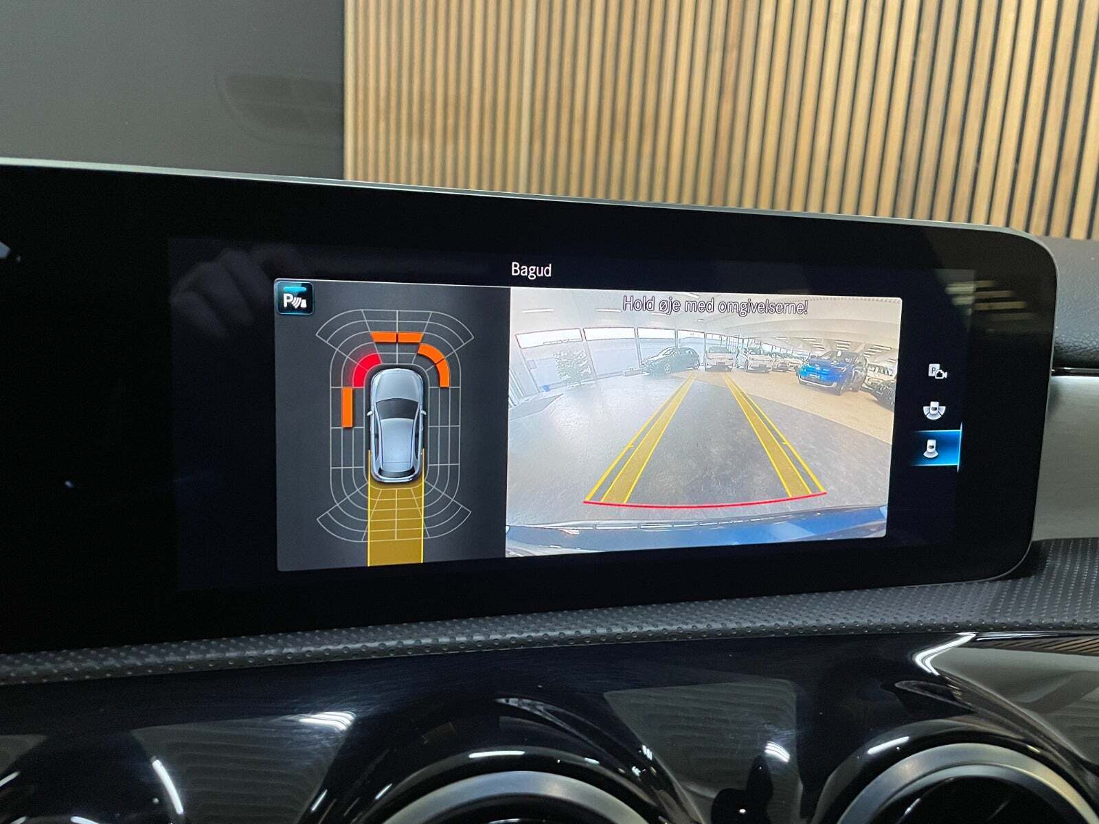 Blå Mercedes A200 d fra 2020
