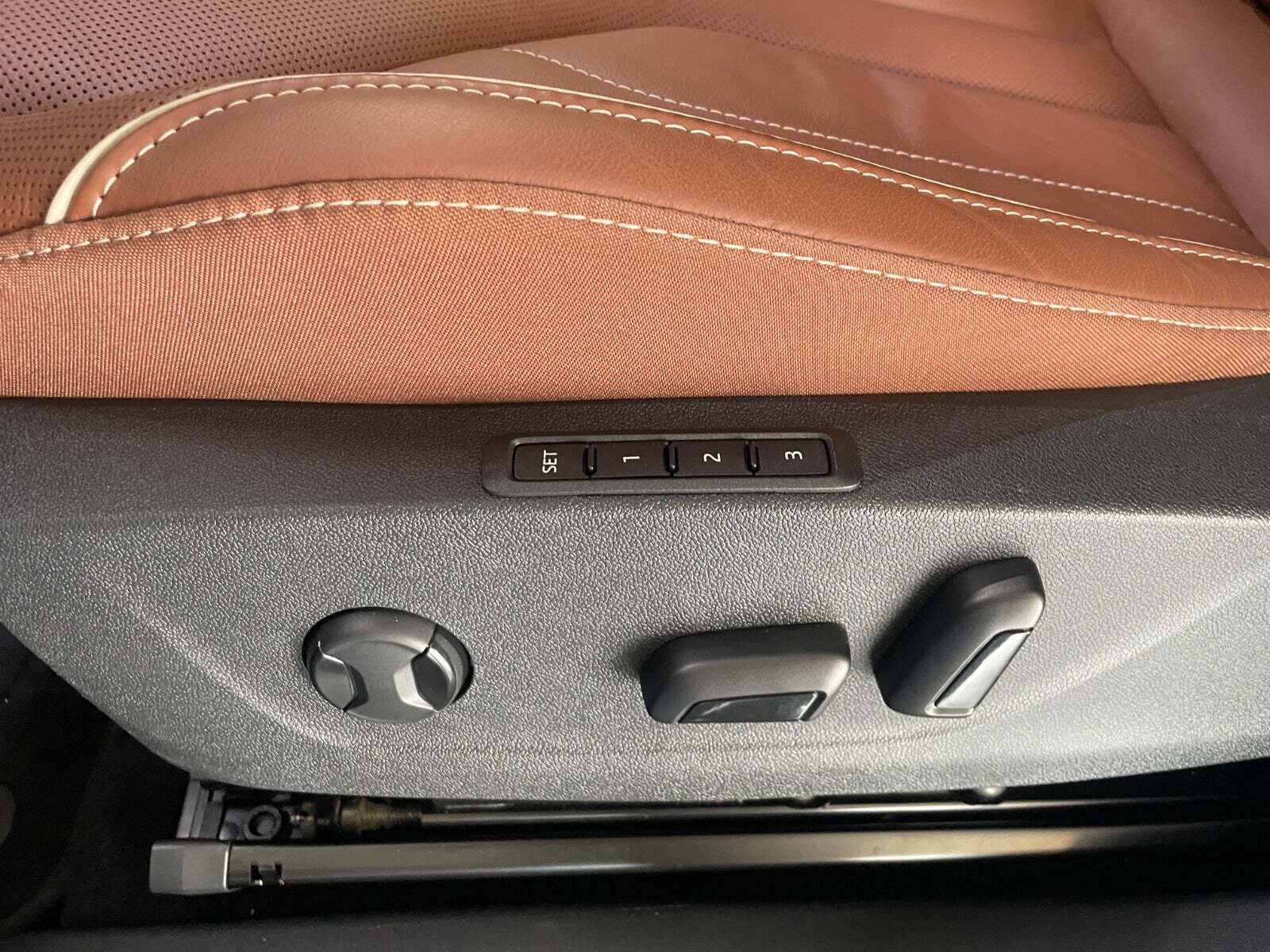 Blå Skoda Enyaq fra 2021