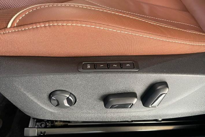 Blå Skoda Enyaq fra 2021