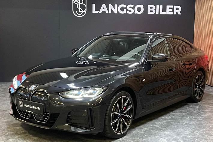 Sort BMW i4 fra 2023 set udefra